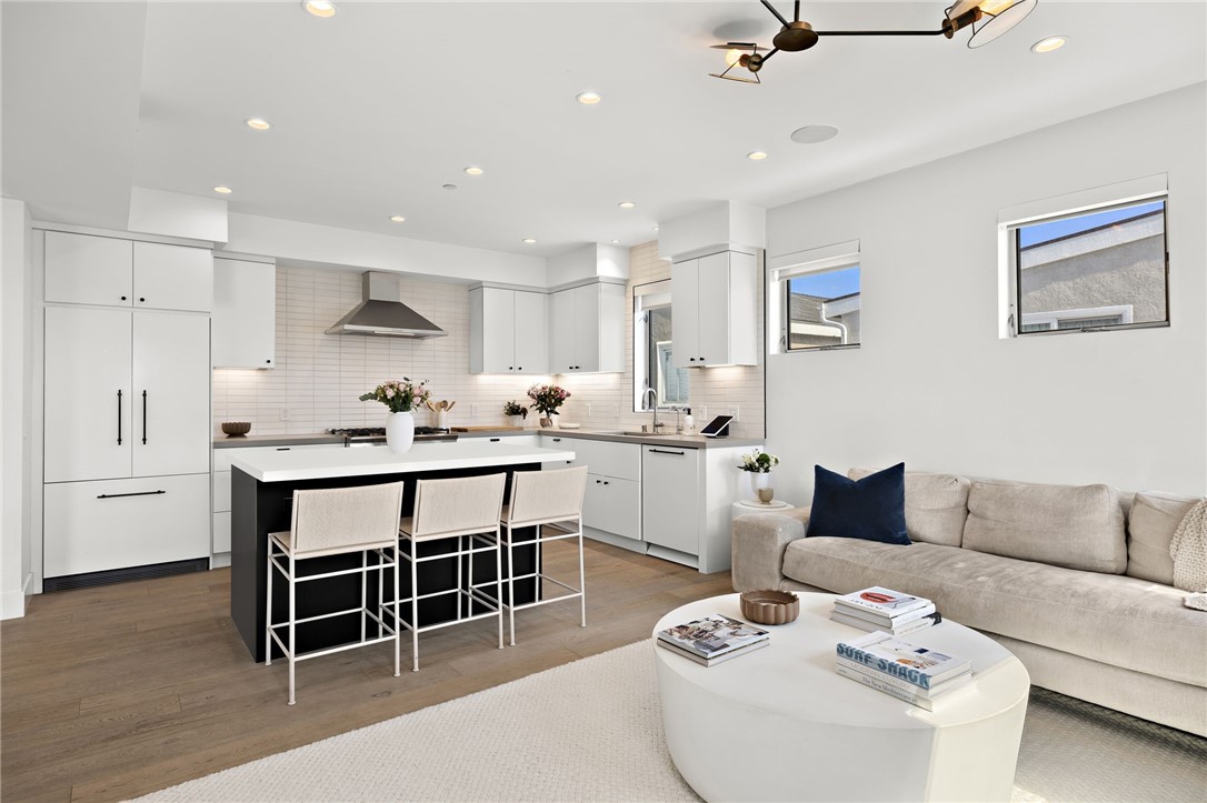 210 1/2 Orange Street