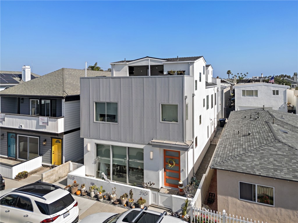 210 1/2 Orange Street