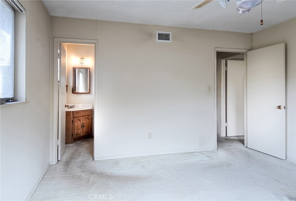 2925 Jacaranda Avenue