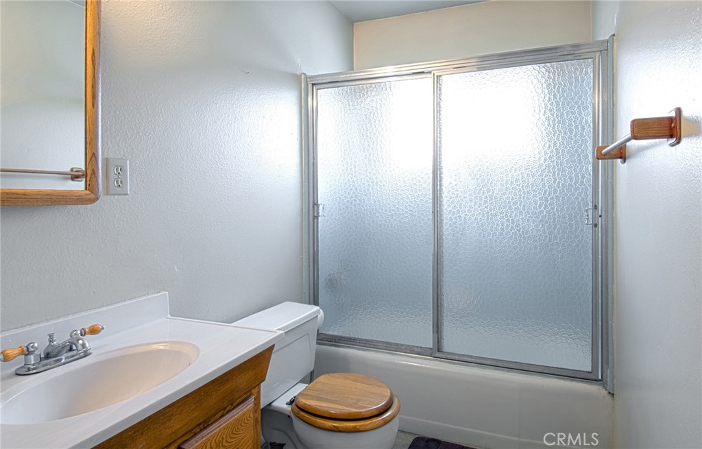 2925 Jacaranda Avenue