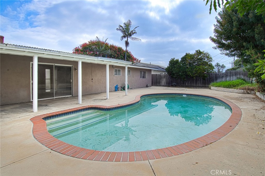 2925 Jacaranda Avenue