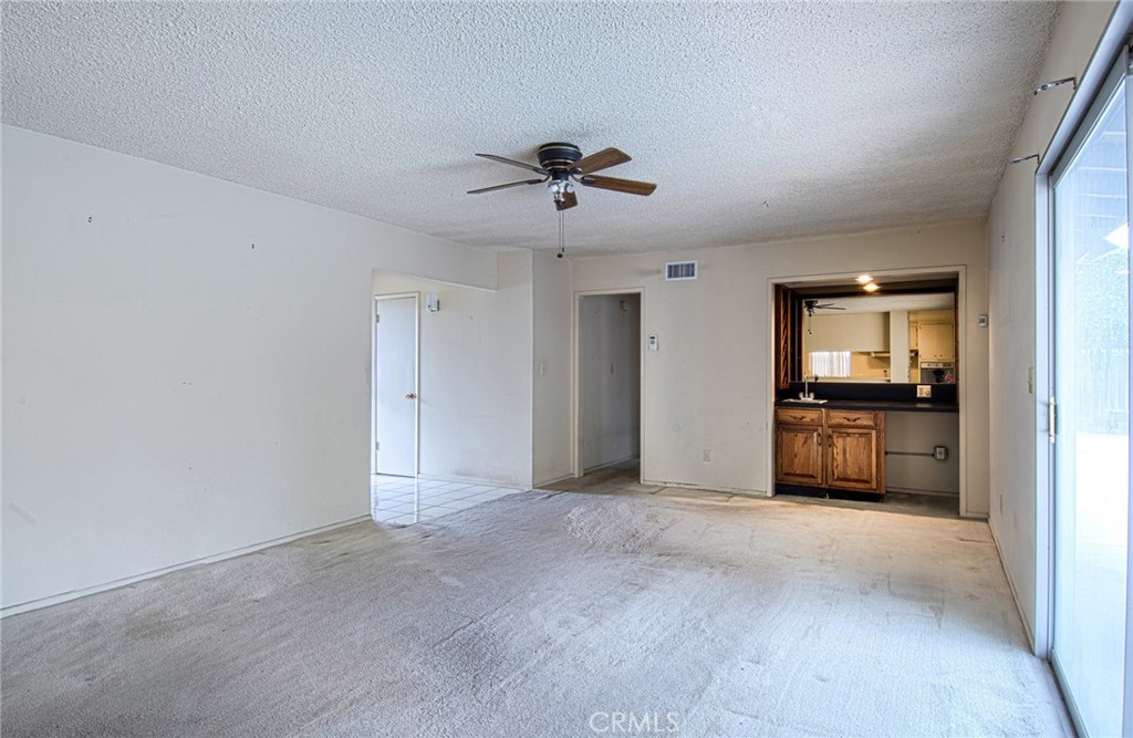 2925 Jacaranda Avenue