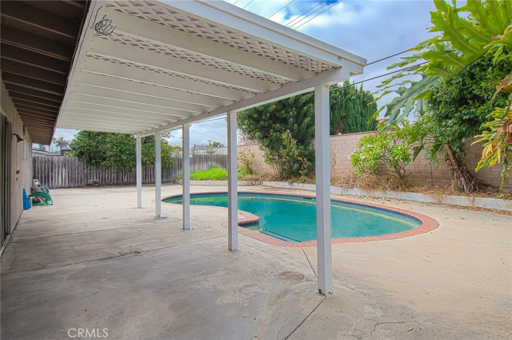 2925 Jacaranda Avenue