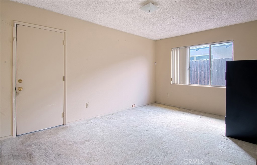 2925 Jacaranda Avenue