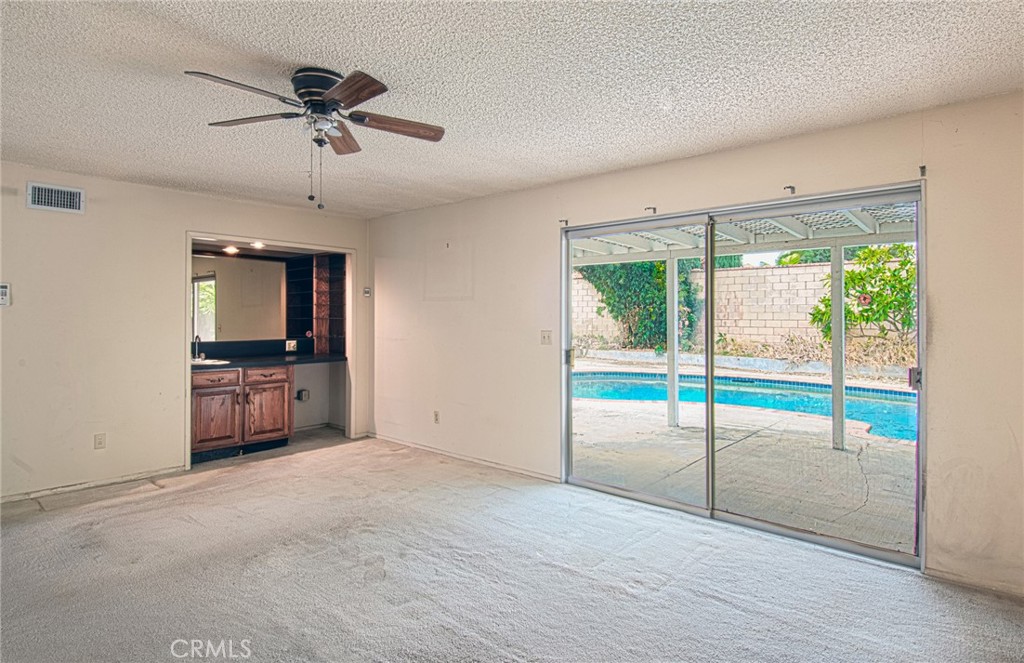 2925 Jacaranda Avenue