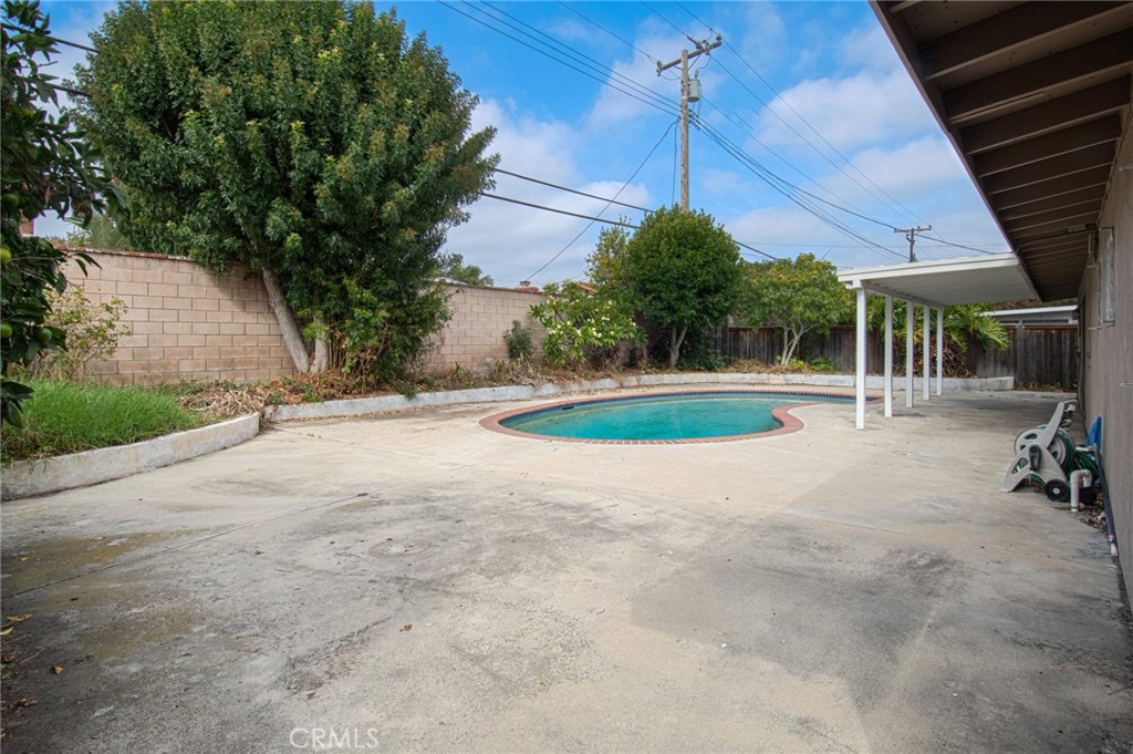 2925 Jacaranda Avenue