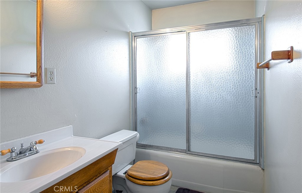 2925 Jacaranda Avenue