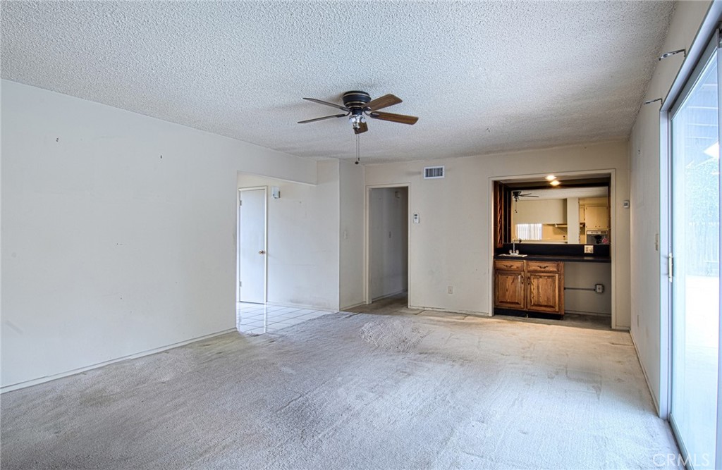 2925 Jacaranda Avenue