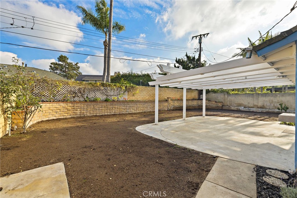 20152 Redlands Drive