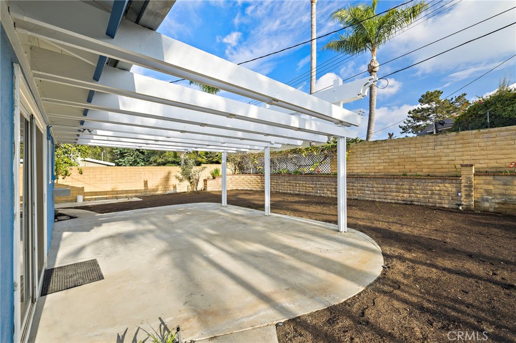 20152 Redlands Drive