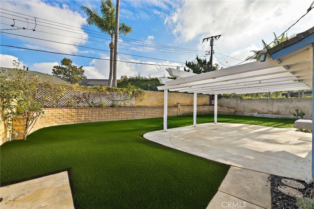 20152 Redlands Drive