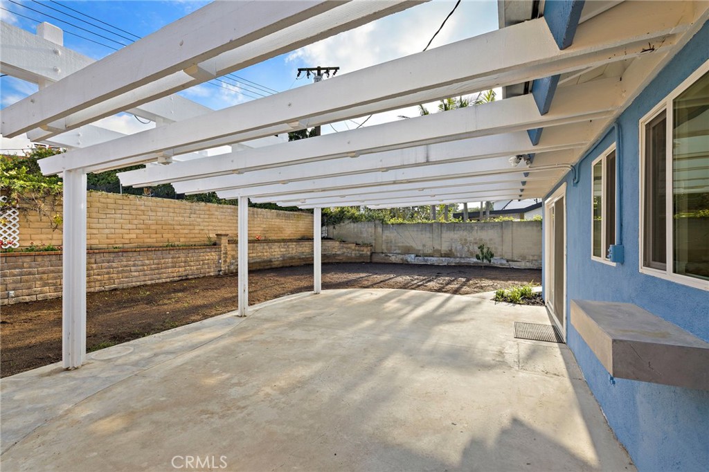 20152 Redlands Drive