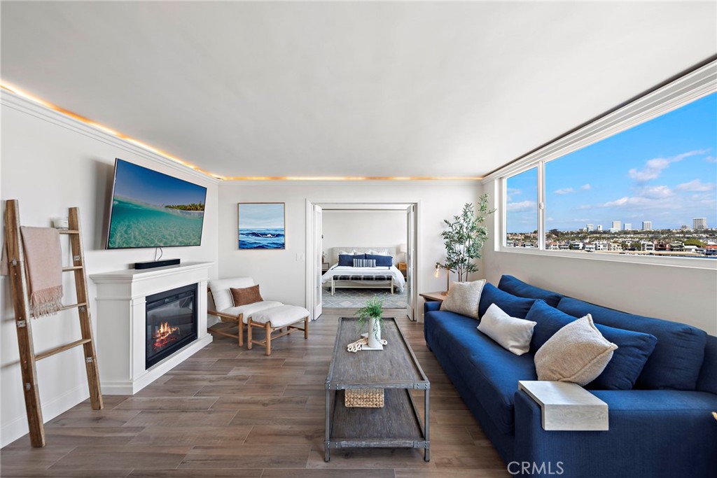 310 Fernando Street 303