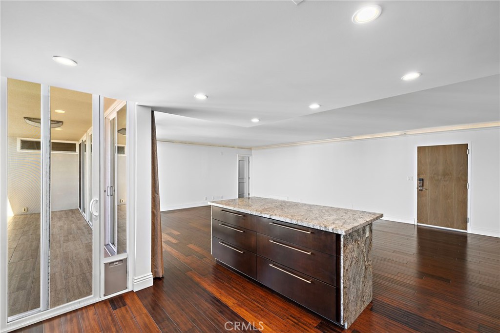 310 Fernando Street 307