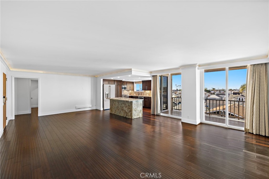 310 Fernando Street 307