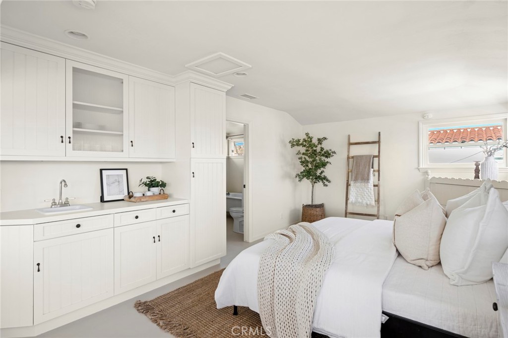 1300 W Balboa Boulevard