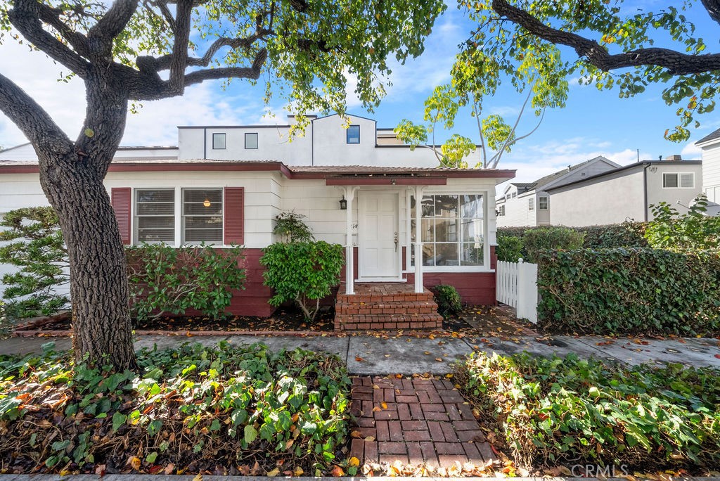 521 1/2 Carnation Avenue