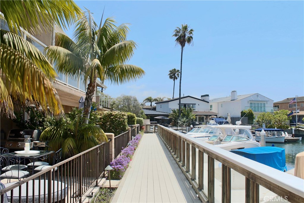 4407 W Coast Highway 4