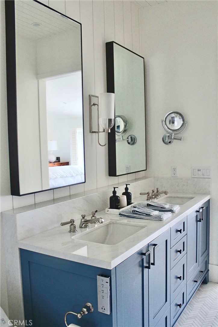 4407 W Coast Highway 4