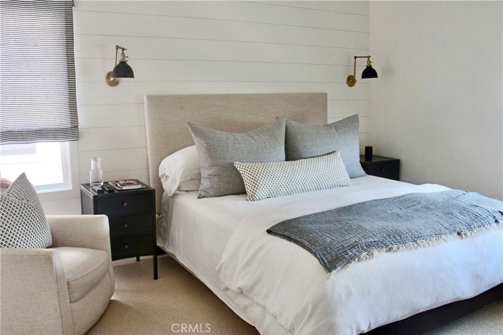 4407 W Coast Highway 4