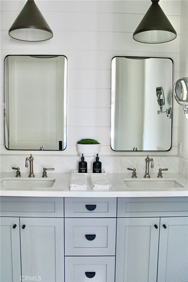 4407 W Coast Highway 4