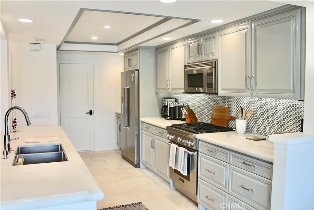 4407 W Coast Highway 4