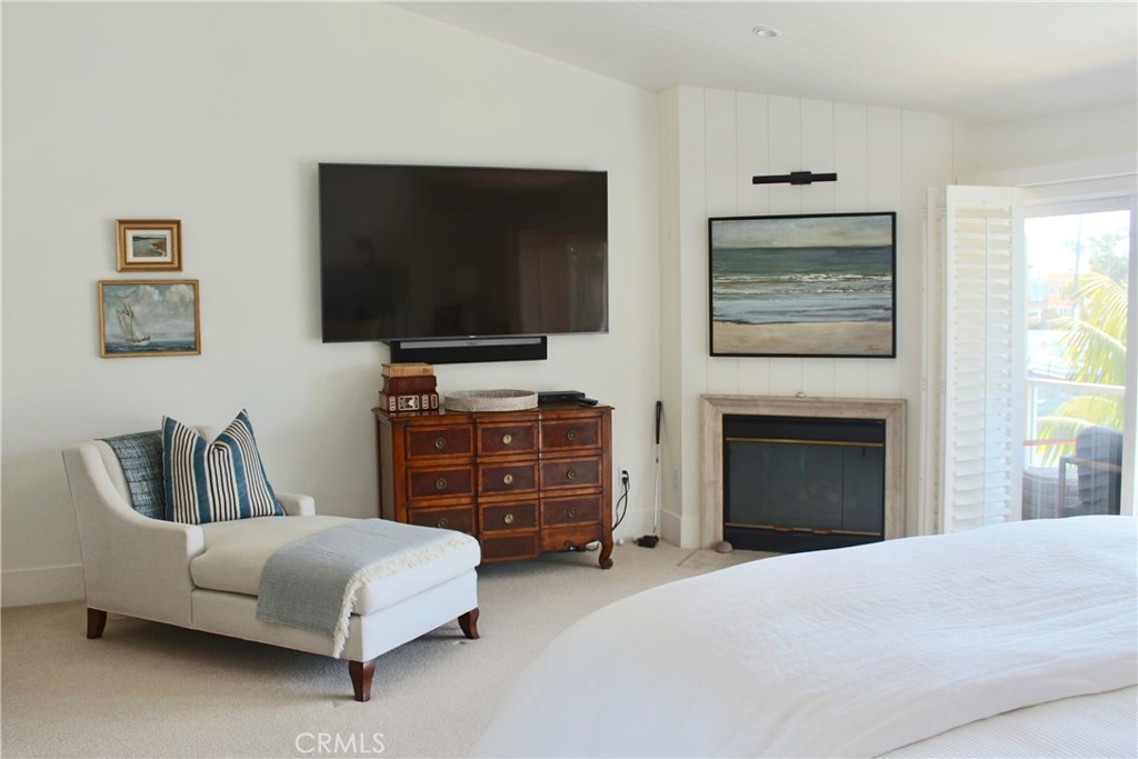 4407 W Coast Highway 4