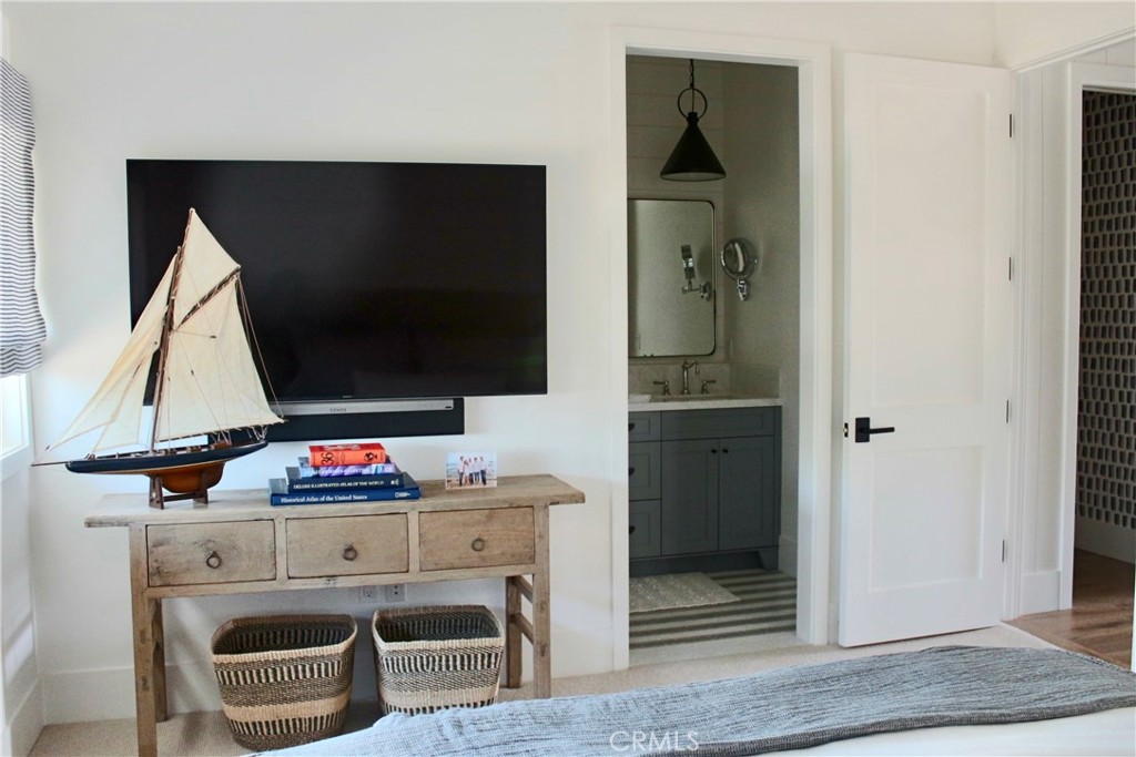 4407 W Coast Highway 4