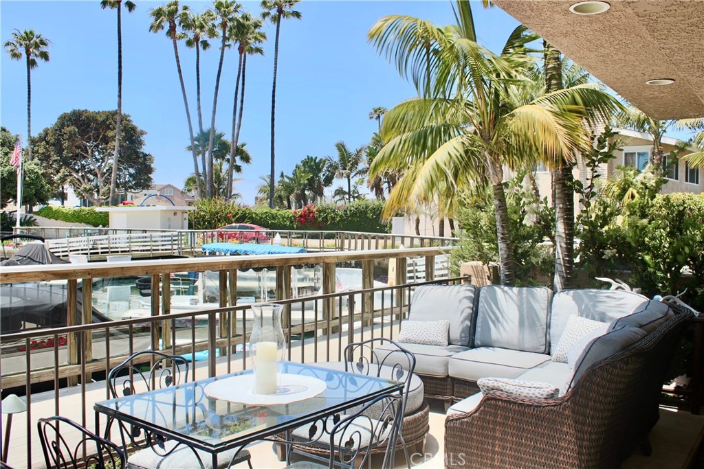 4407 W Coast Highway 4