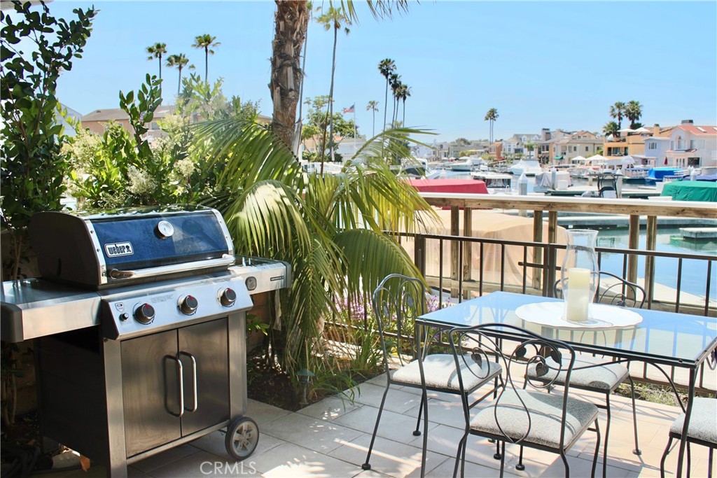 4407 W Coast Highway 4