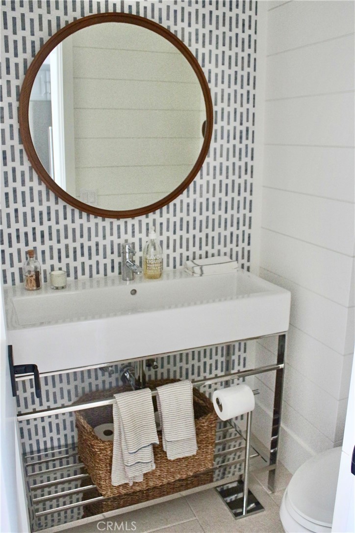 4407 W Coast Highway 4