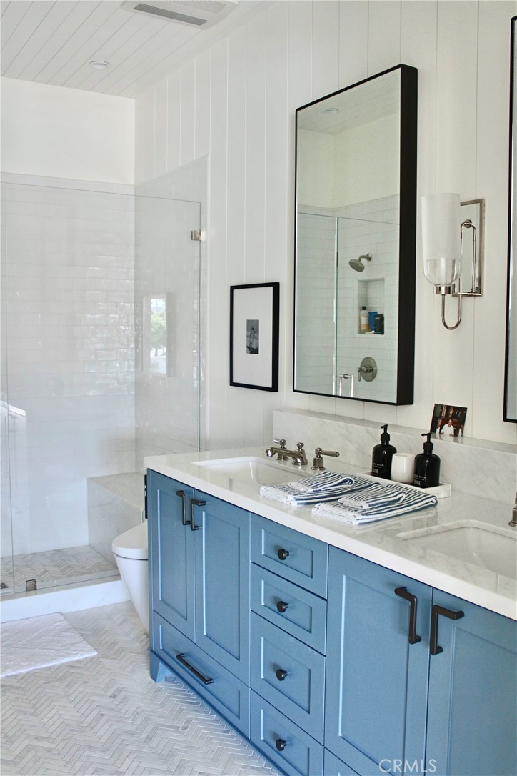 4407 W Coast Highway 4