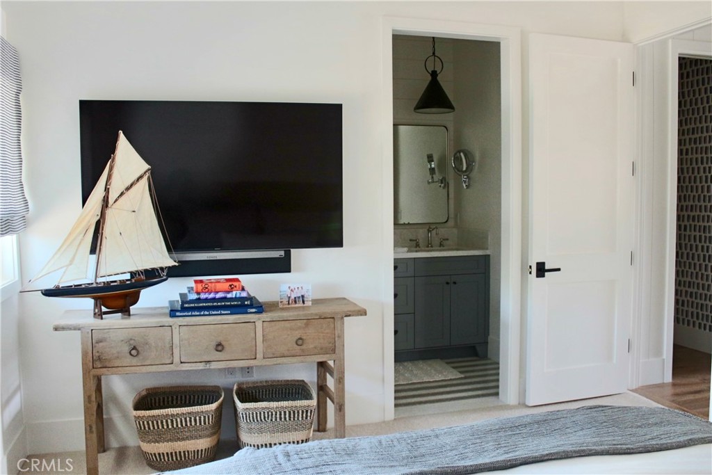 4407 W Coast Highway 4