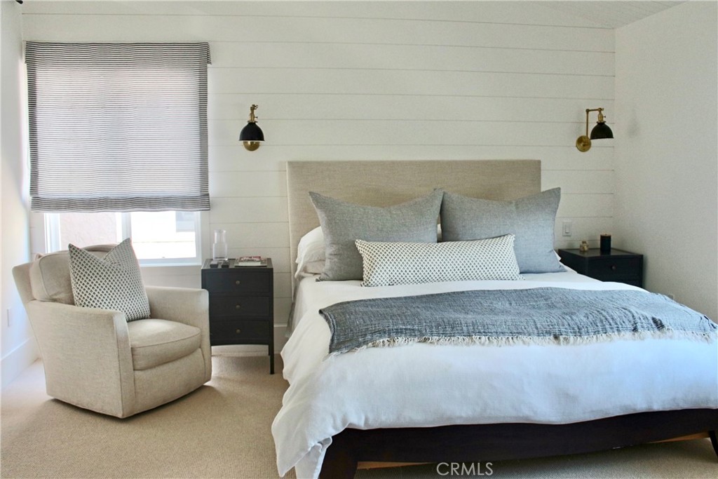 4407 W Coast Highway 4