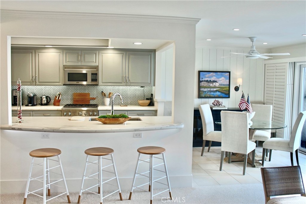 4407 W Coast Highway 4