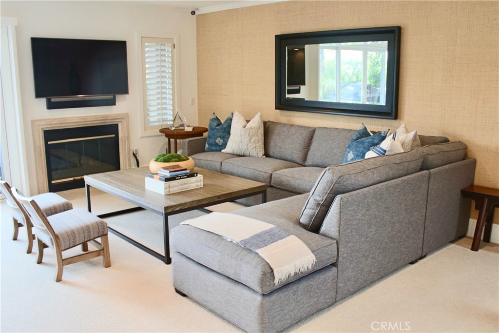 4407 W Coast Highway 4