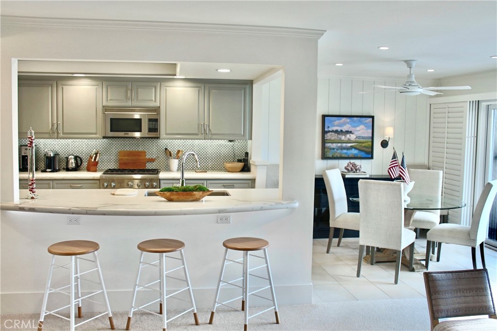 4407 W Coast Highway 4