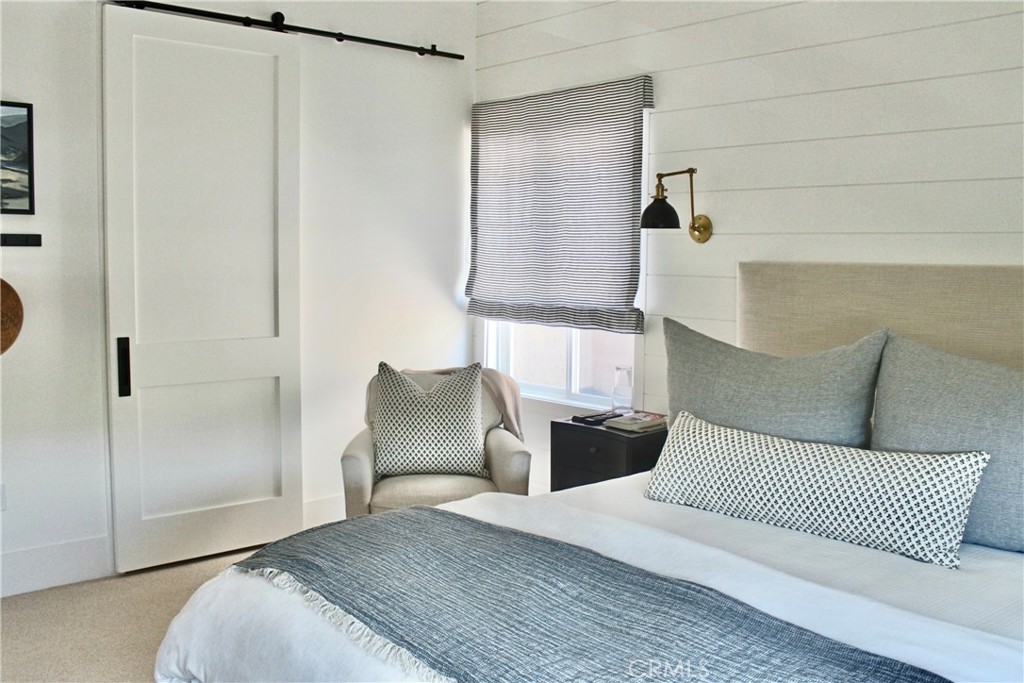 4407 W Coast Highway 4