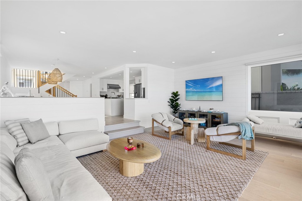 1126 E Balboa Boulevard