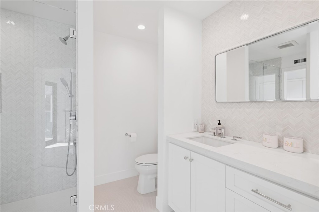 1126 E Balboa Boulevard