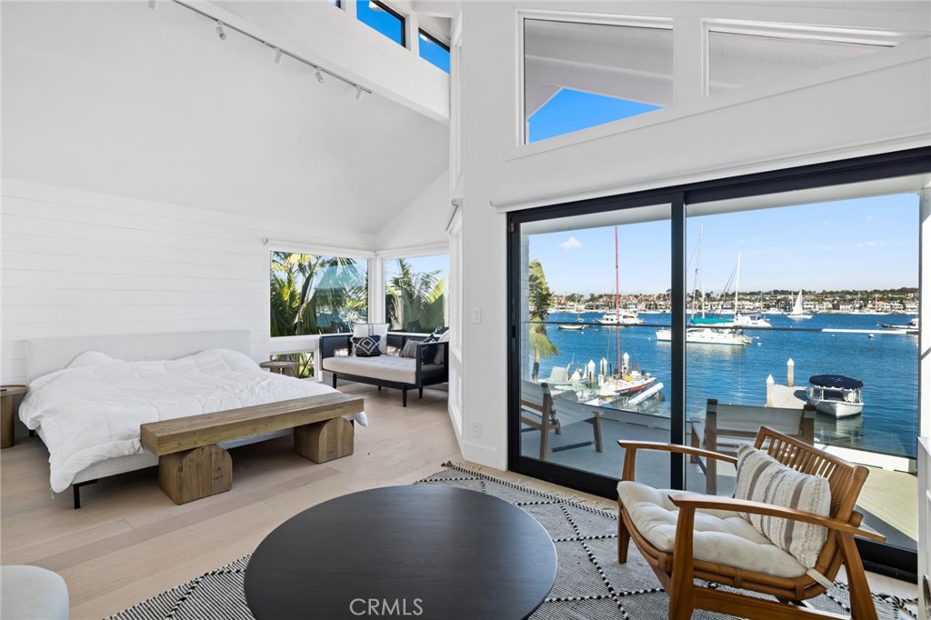 1126 E Balboa Boulevard