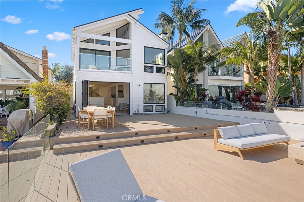 1126 E Balboa Boulevard