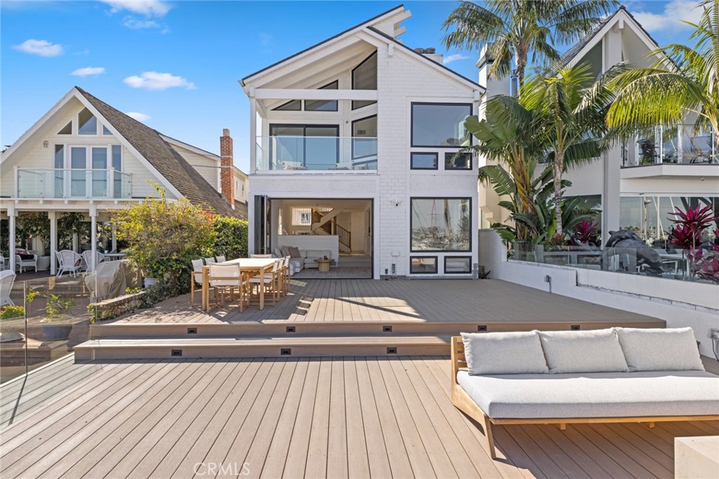 1126 E Balboa Boulevard