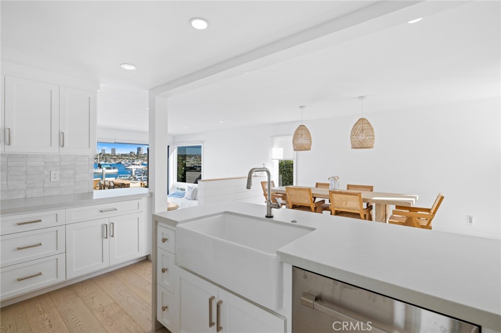 1126 E Balboa Boulevard