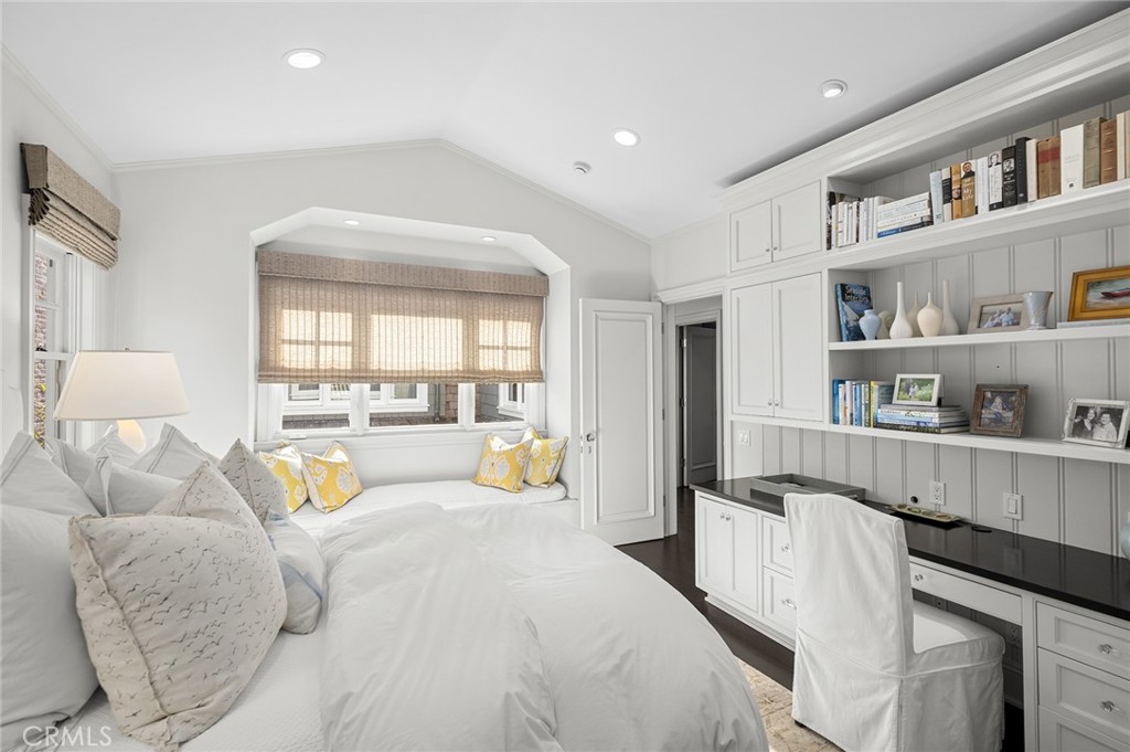 2601 Bayshore Drive