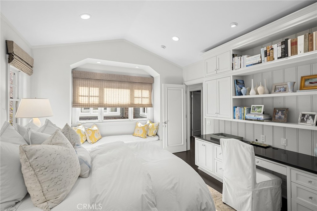 2601 Bayshore Drive