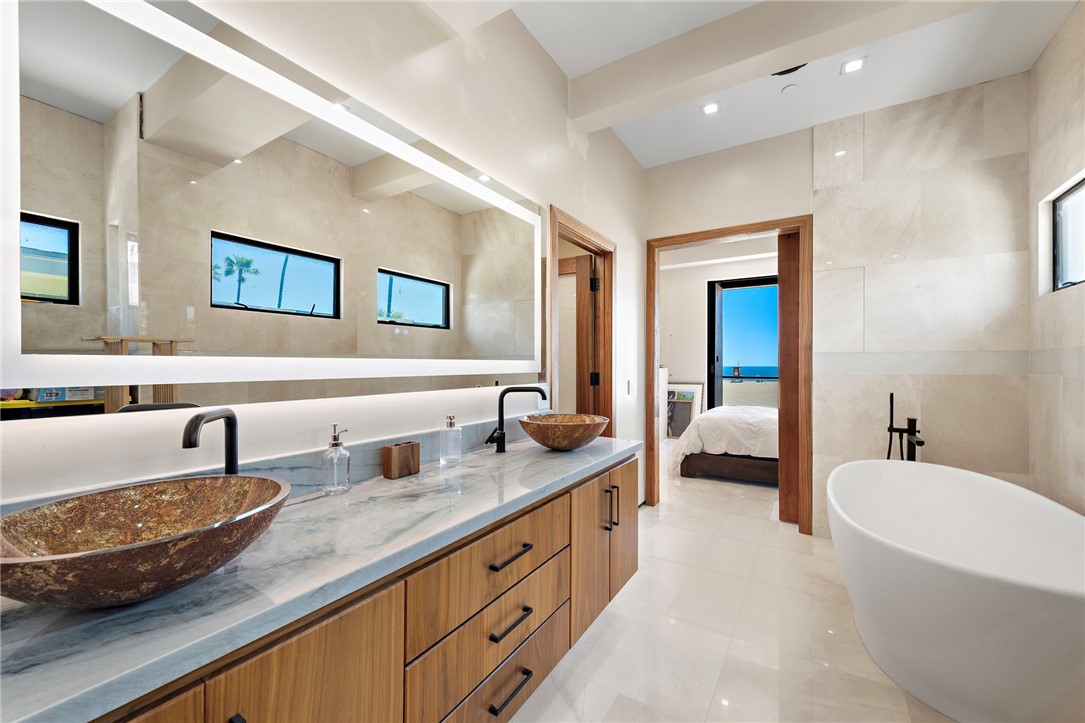 1504 W Oceanfront 5