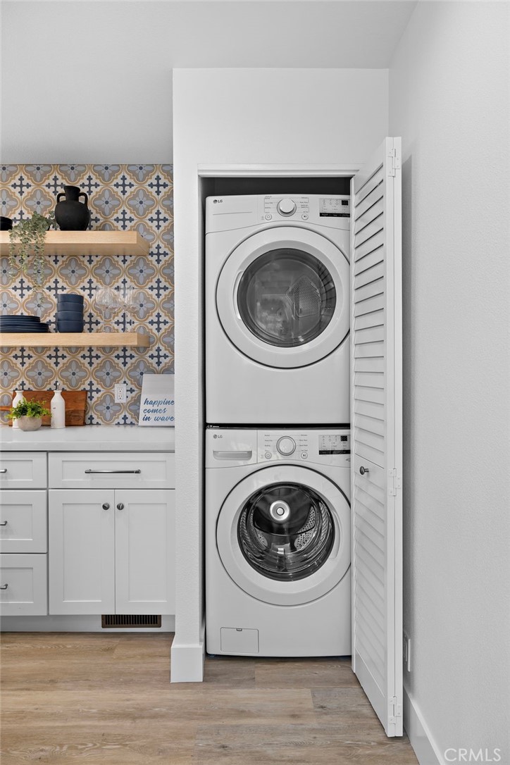 207 E Edgewater Avenue Rear