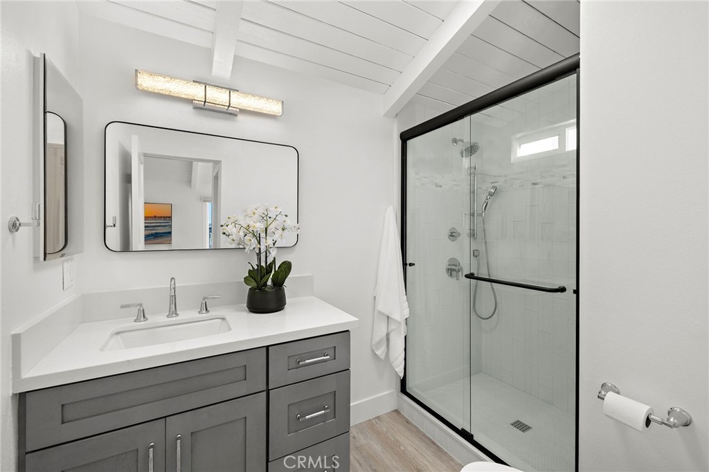 207 E Edgewater Avenue Rear