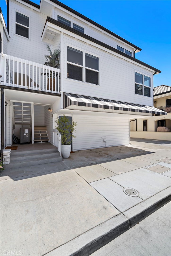 207 E Edgewater Avenue Rear